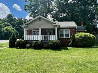 201 Montreat Rd, Black Mountain, NC 28711