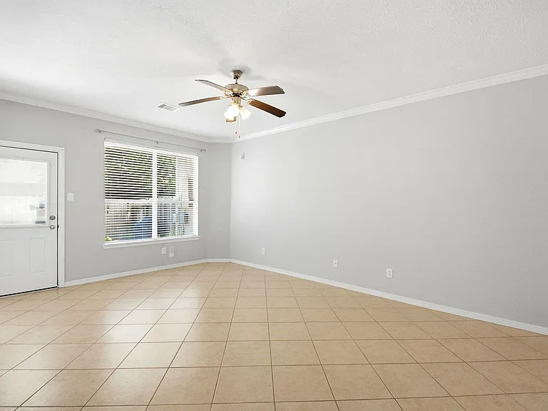 930 Sterling Creek Cir — Photo 12