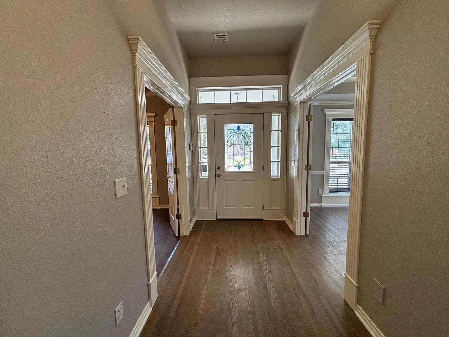 Remodeled Huge 4 Bedroom with bonus rooms and many bathrooms in Broken Arrow — Photo 3