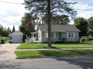 240 John St, Iola, WI 54945