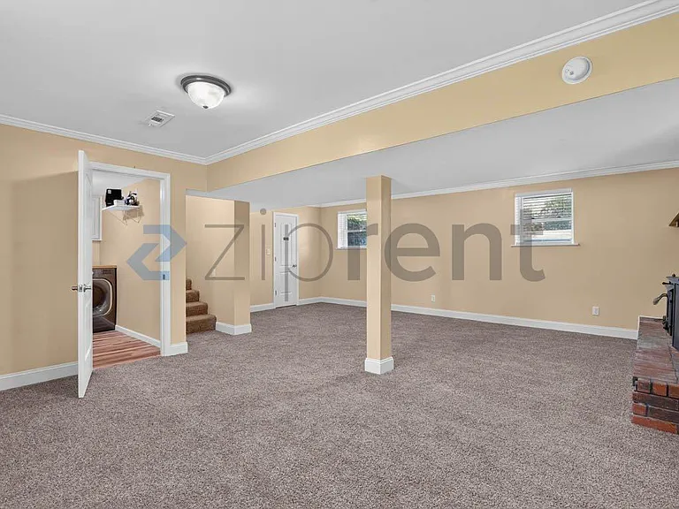 906 Diamond Cir — Photo 22