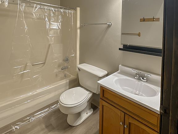 4th image of 408 E Dawn St #1