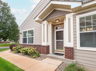 980 Daylily Dr, Victoria, MN 55386