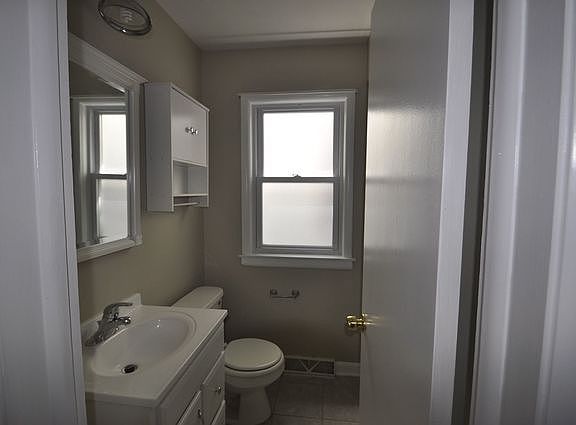 4th image of 3811 N Narragansett Ave