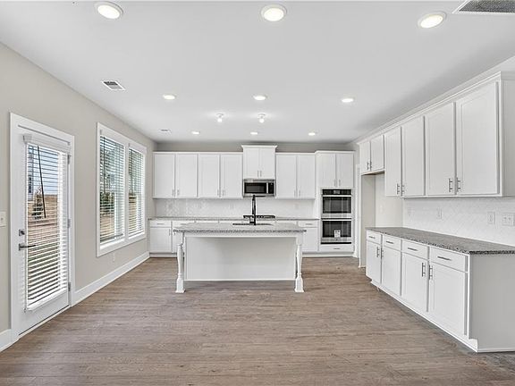 3rd image of 401 Bass Cir