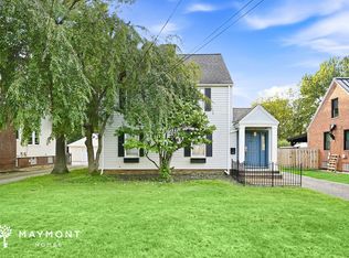 1676 Edgefield Rd, Lyndhurst, OH 44124
