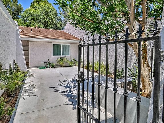 2nd image of 2711 Lakewood Pl