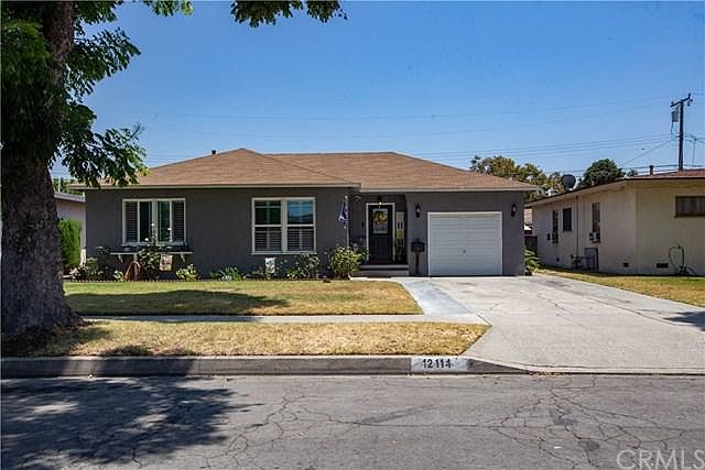 1st image of 12114 Eastbrook Ave
