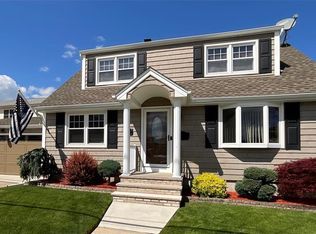 321 Thomas Ave, Lyndhurst, NJ 07071