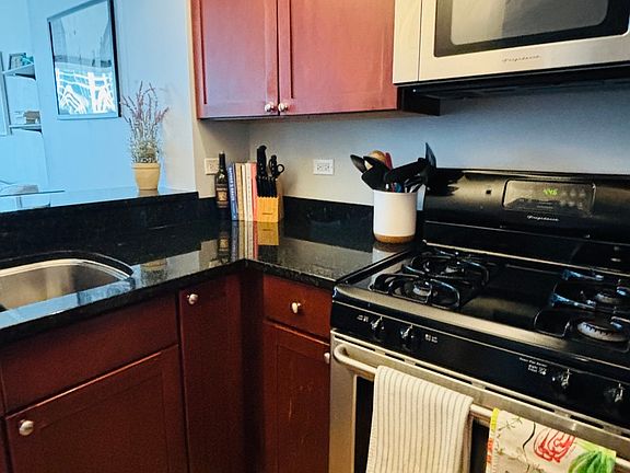 4th image of 200 N Jefferson St APT 1807