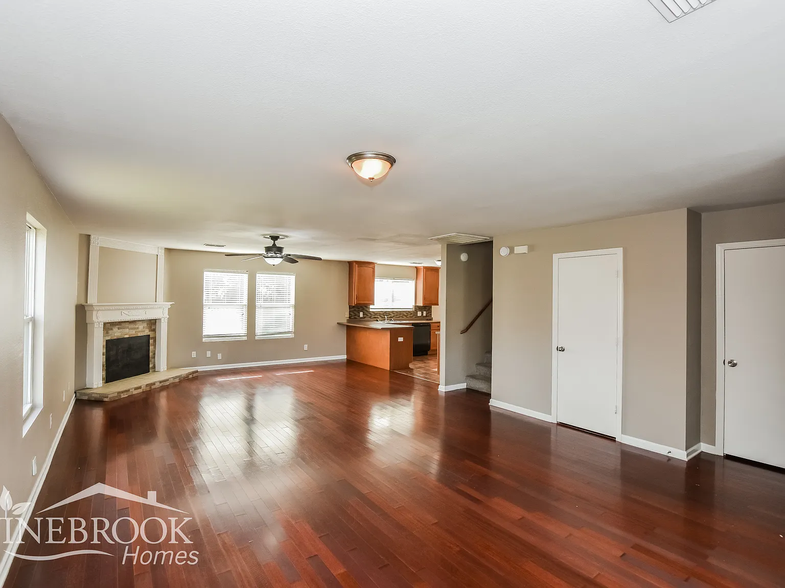 3 bed, 2.5 bath, 2307 sqft, $1,595 — Photo 4