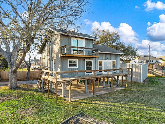 2nd image of 702 E Meyer Rd