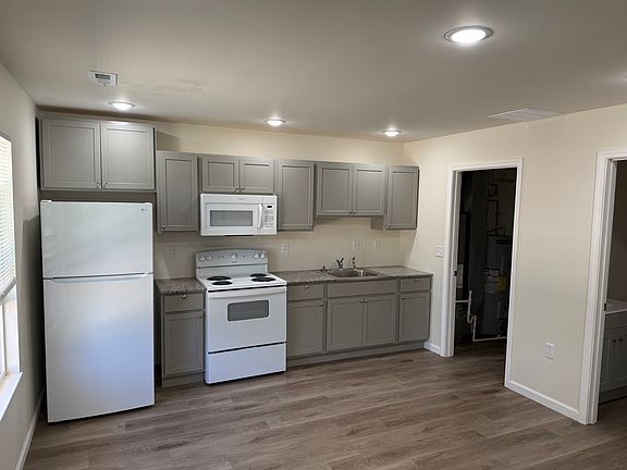 4th image of 629 N Walker St #A