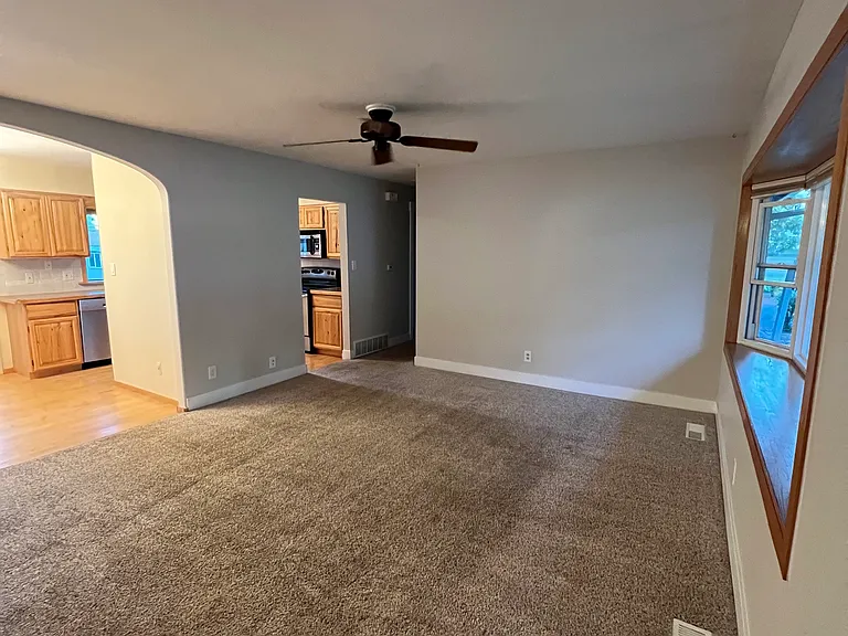 906 Paloverde Dr — Photo 3