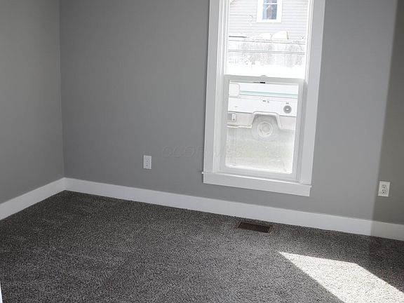 3rd image of 115 W Elm St