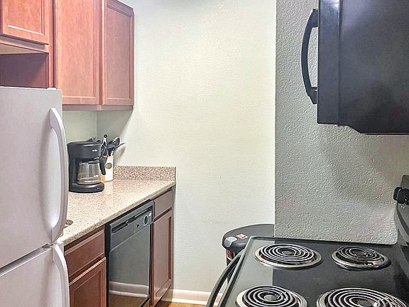 4th image of 121 N Jackson St #409