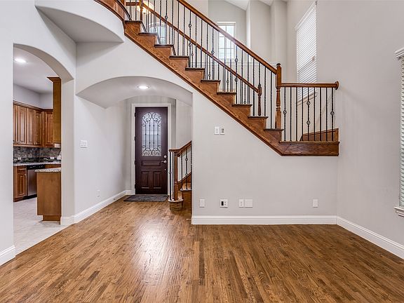 4th image of 869 Rohan Dr