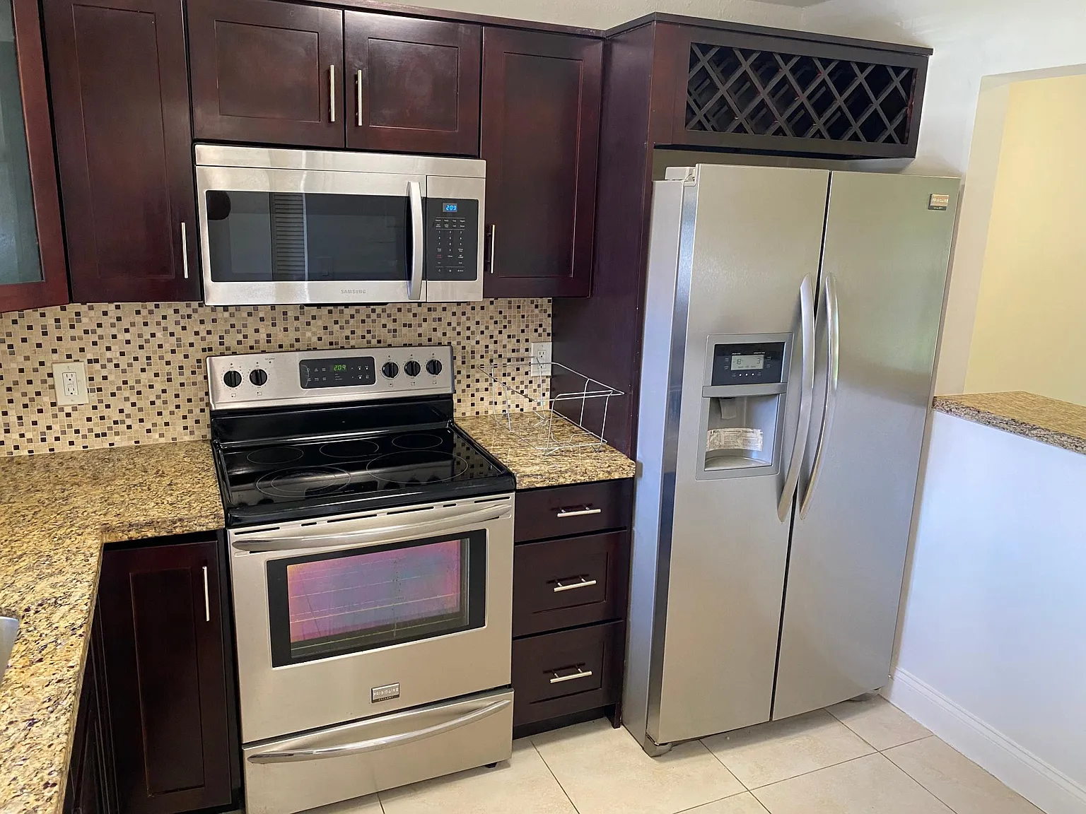 2 bed, 858 sqft, $2,200 — Photo 2