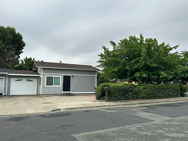 111 Francisco Villa Dr — Photo 2