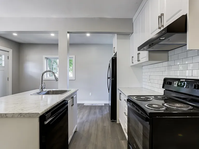 138 Memorial Ave #A — Photo 6