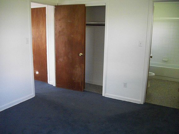 4th image of 624 Hall Ave