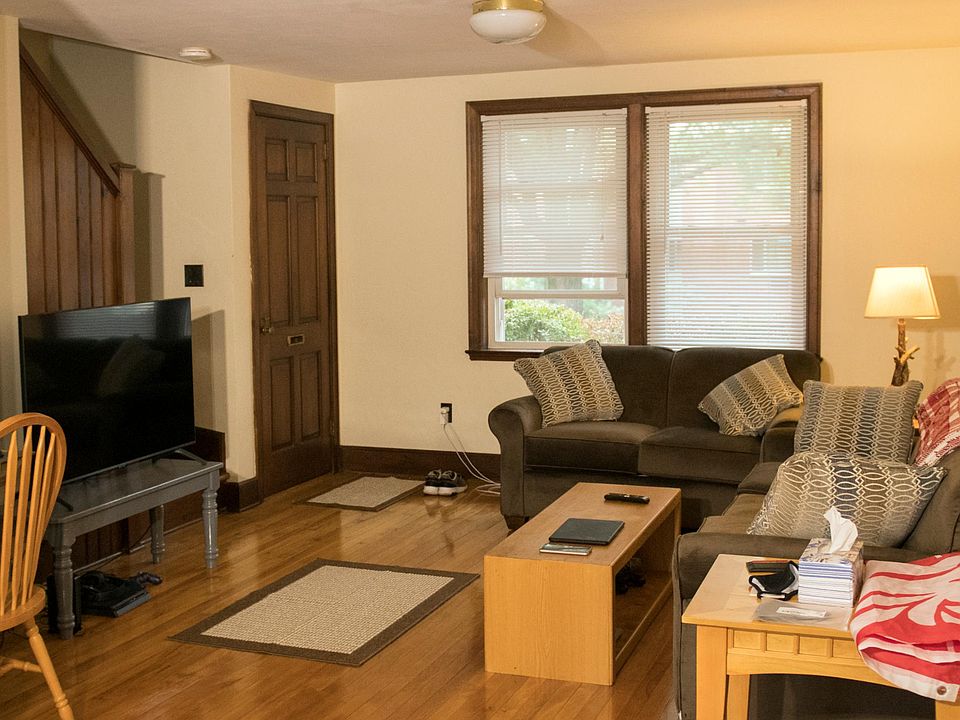 2nd image of 223 E McCormick Ave