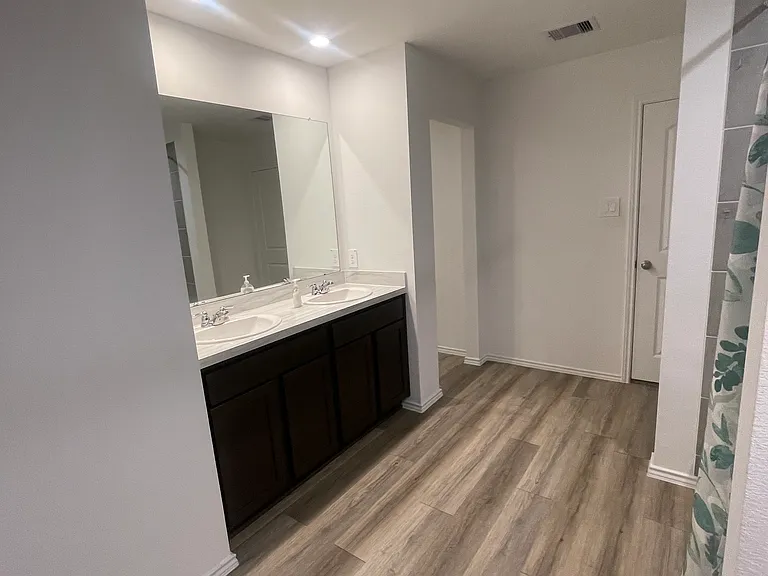Second Floor; Master Restroom, Picture 4.