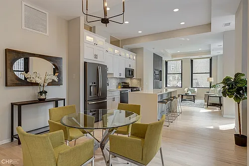 208 W Washington St #1411 Photo 1