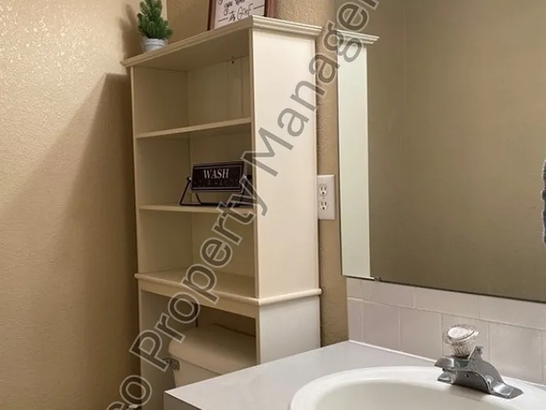 1637 Westbridge Dr #J3 — Photo 5