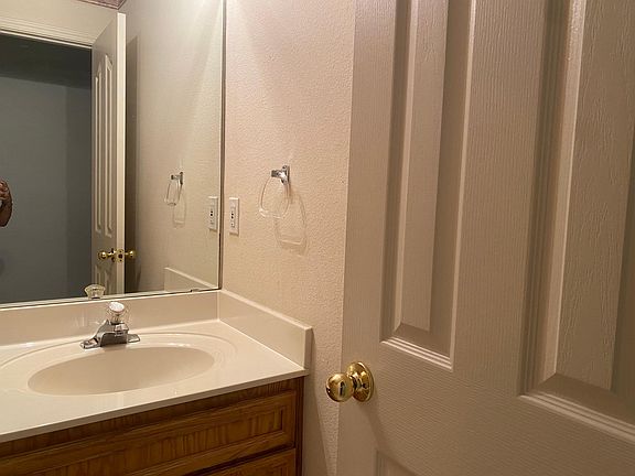 4th image of 1705 Avante Dr