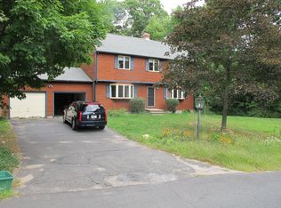 38 Maplecrest Dr, Belchertown, MA 01007