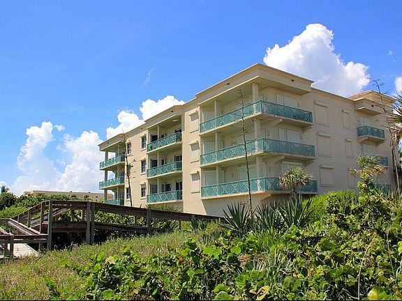 Private boardwalk to the beach.