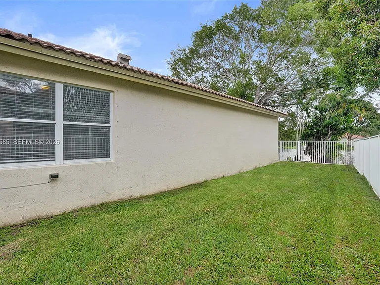 4108 Sapphire Ter — Photo 33