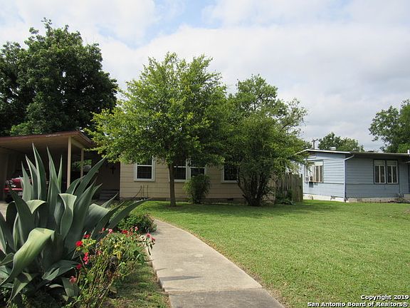 2nd image of 818 Cravens Ave