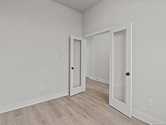 5th image of 123 Bailey Bluff