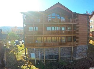 1627 Kissing Way, Sevierville, TN 37862