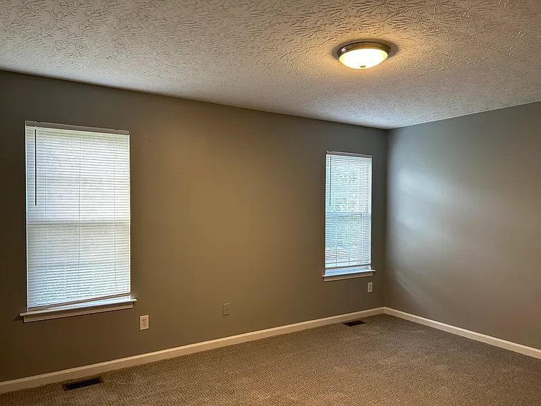 3028 Mapleleaf Park — Photo 8