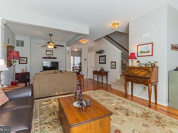 4th image of 138 Creekmont Ct