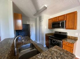 954 Forest Ridge Ct