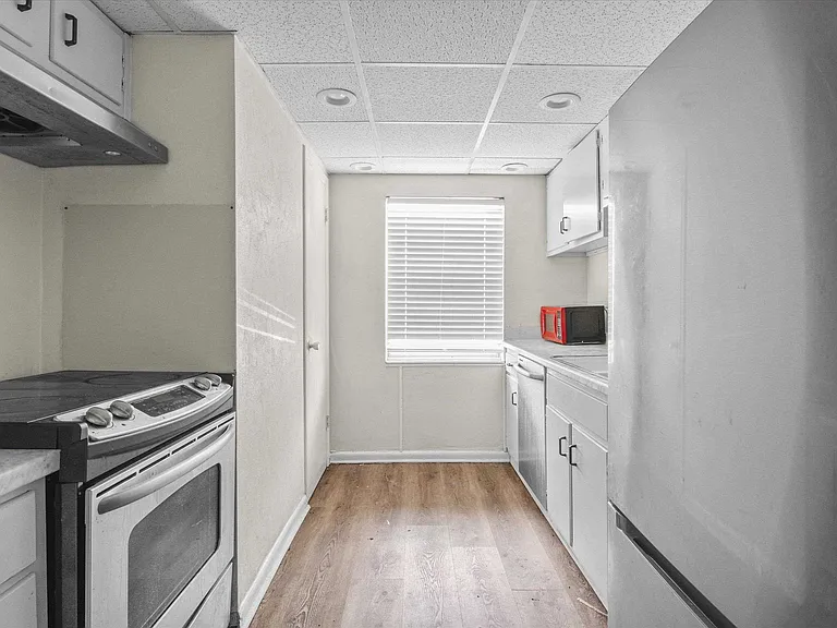 2325 W Pensacola St #121 — Photo 5
