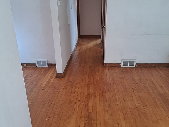 3rd image of 6553 Rosemoor St