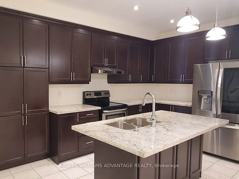 84 Little Britain Cres — Photo 4