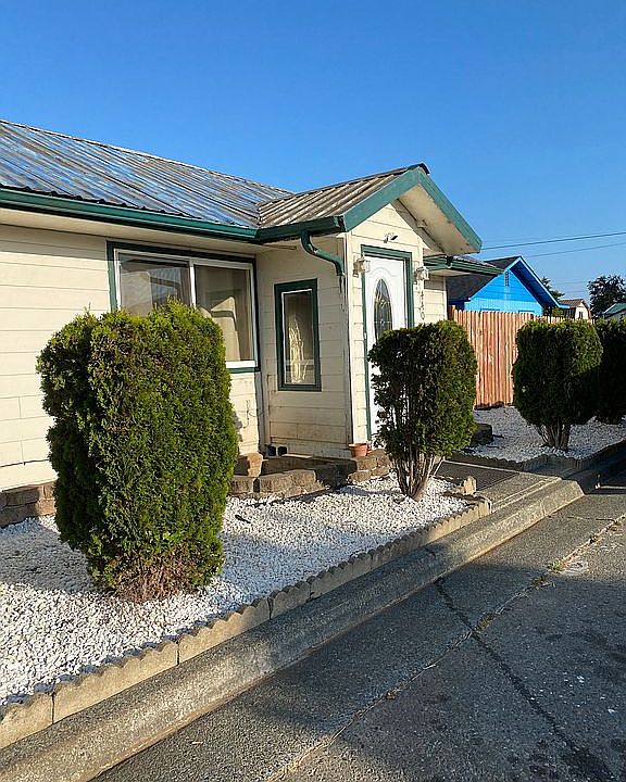 1st image of 440 Humboldt St
