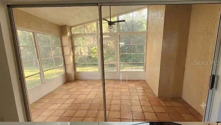 3 bed, 2.0 bath, 1057 sqft, $2,300 — Photo 4