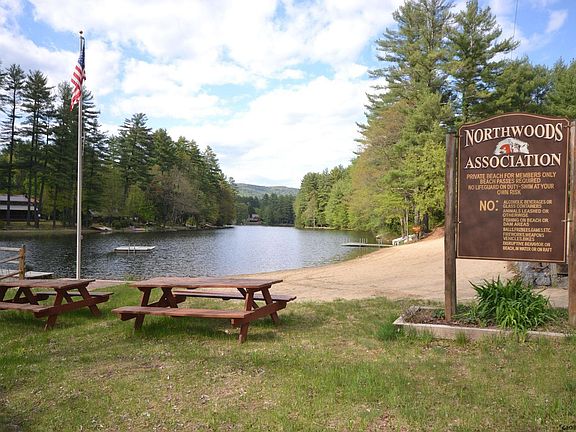 4th image of 16 Tall Pines Dr