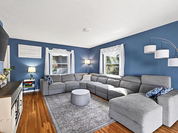5th image of 401 108th Ln NW