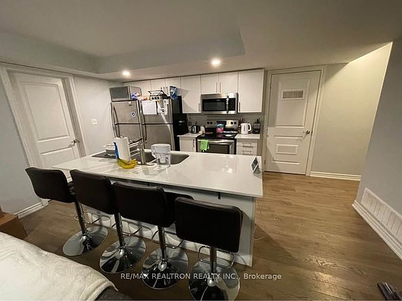 2nd image of 252 Penetanguishene Rd Unit 8