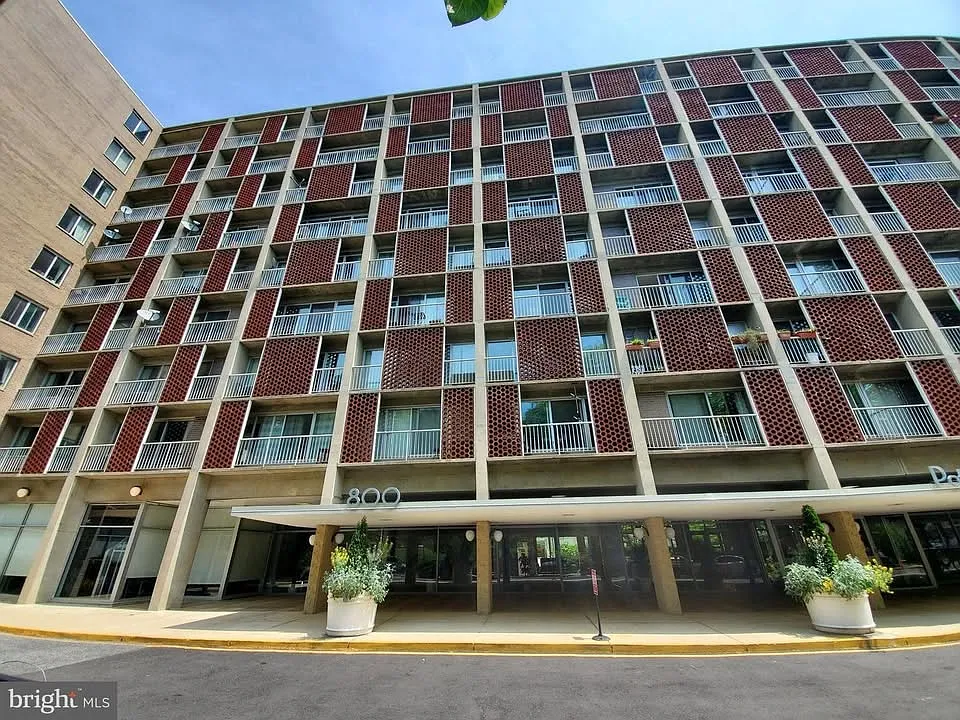 Studio, 445 sqft, $1,700 — Photo 1