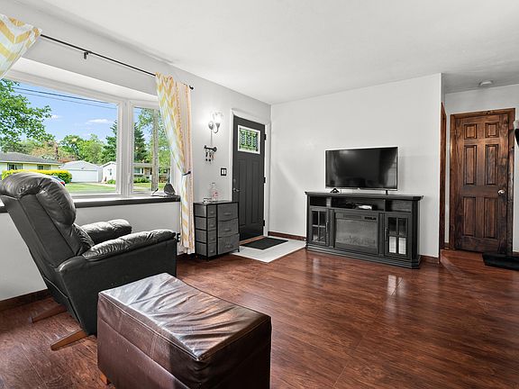 5th image of 606 Pleasant Ave