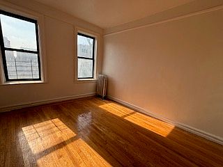 2nd image of 2835 Bainbridge Ave APT 3D